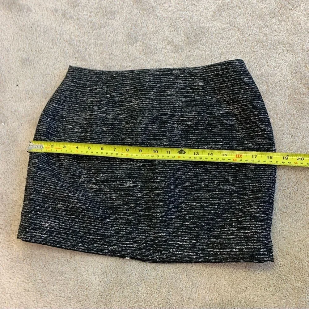Aritzia Talula Black gray silver Tweed zippered mini skirt size 6